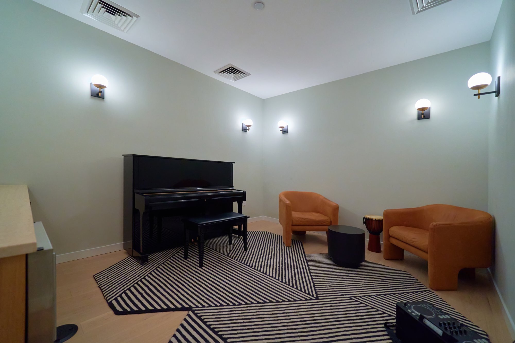 184 Kent Avenue D318