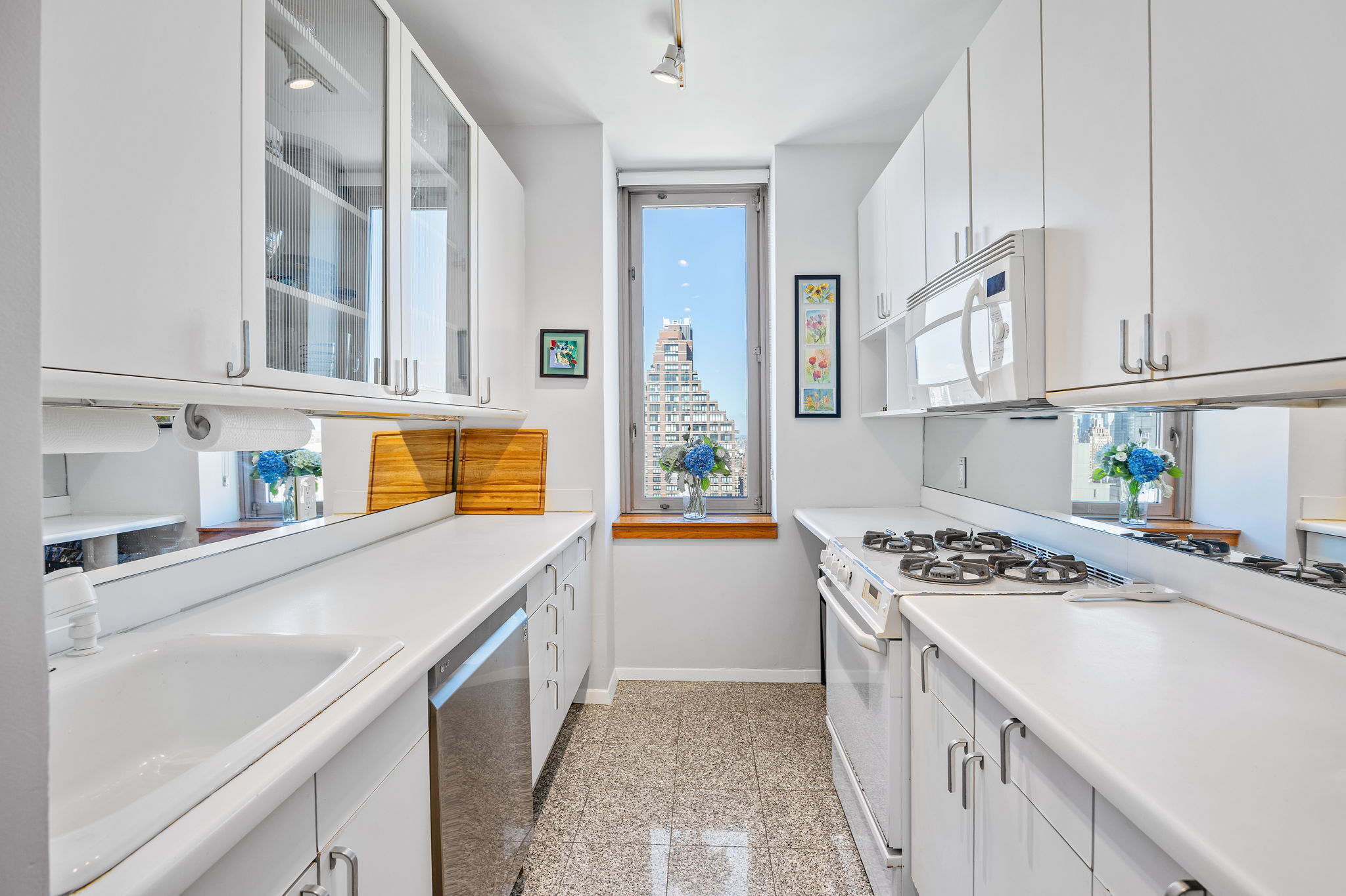 524 E 72nd Street 39DE