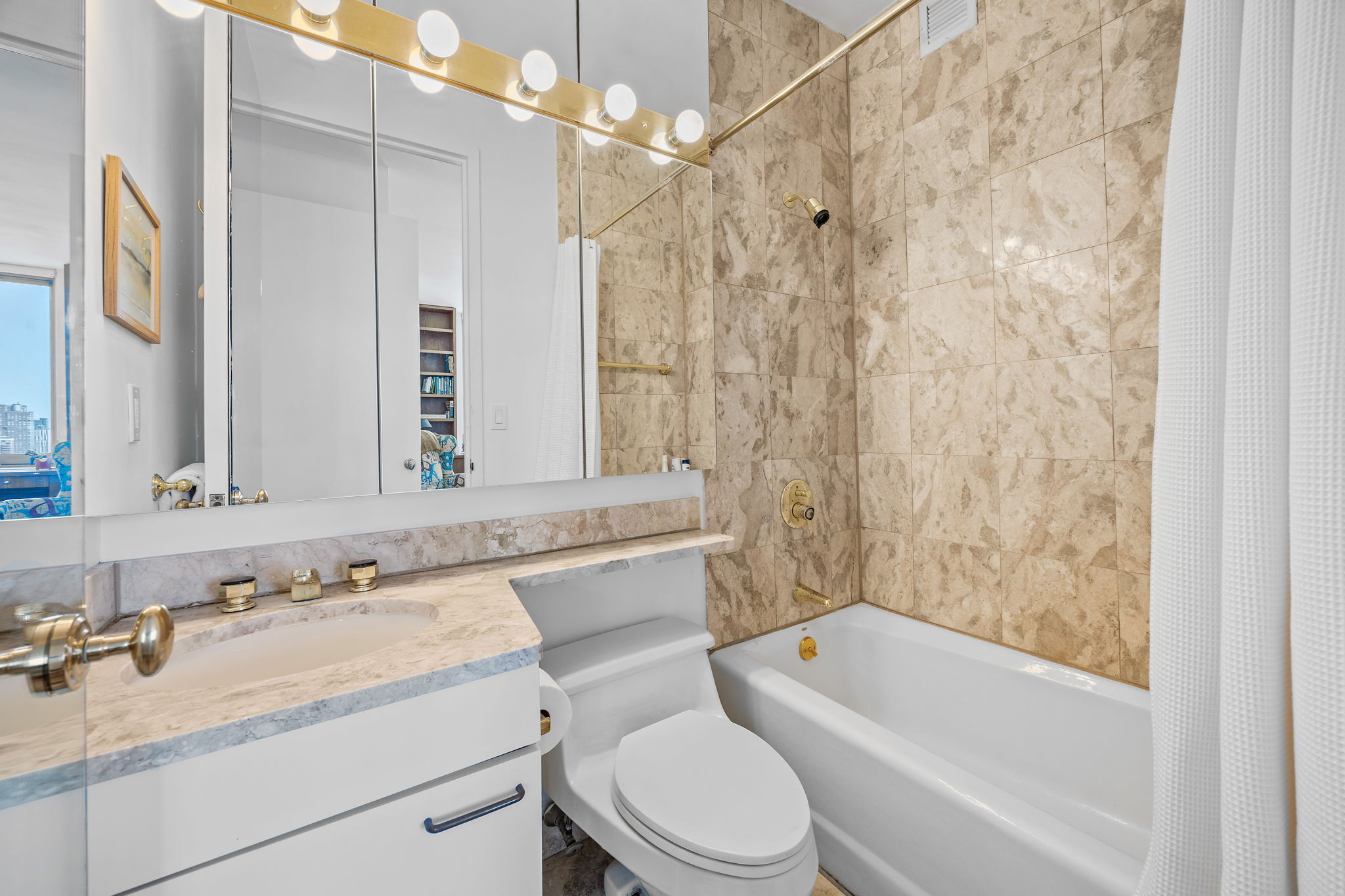 524 E 72nd Street 39DE