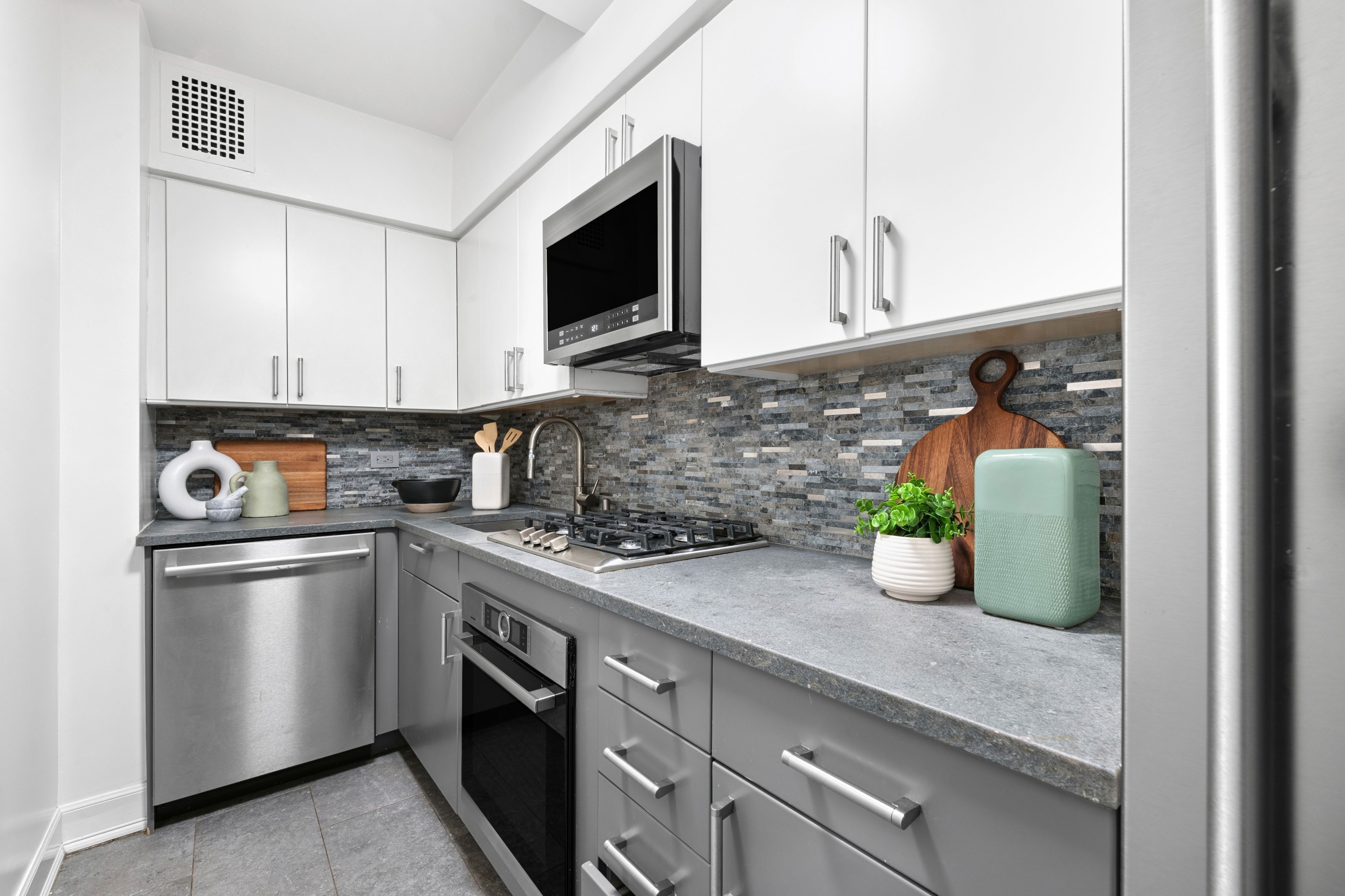 305 E 72nd Street 3DS