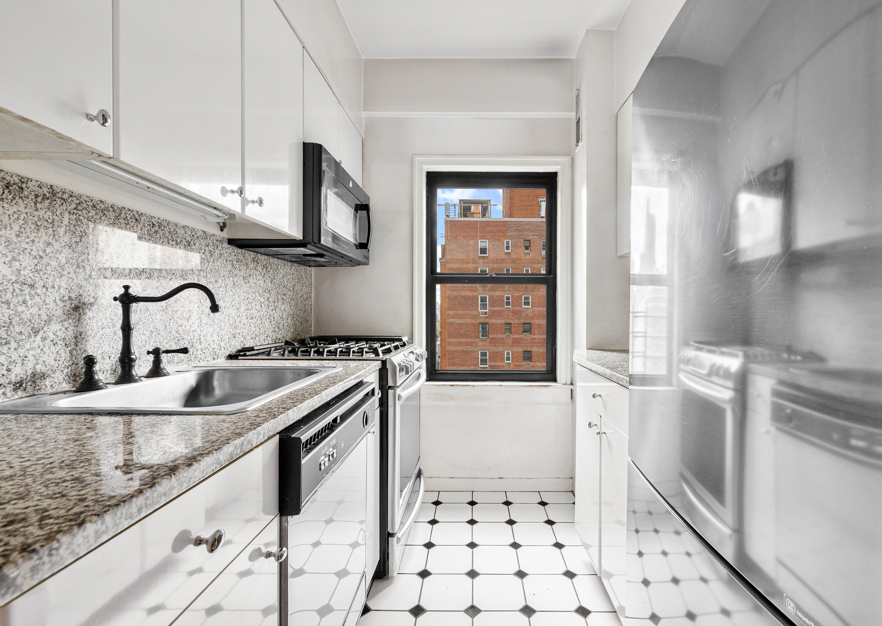 123 E 37th Street 10E