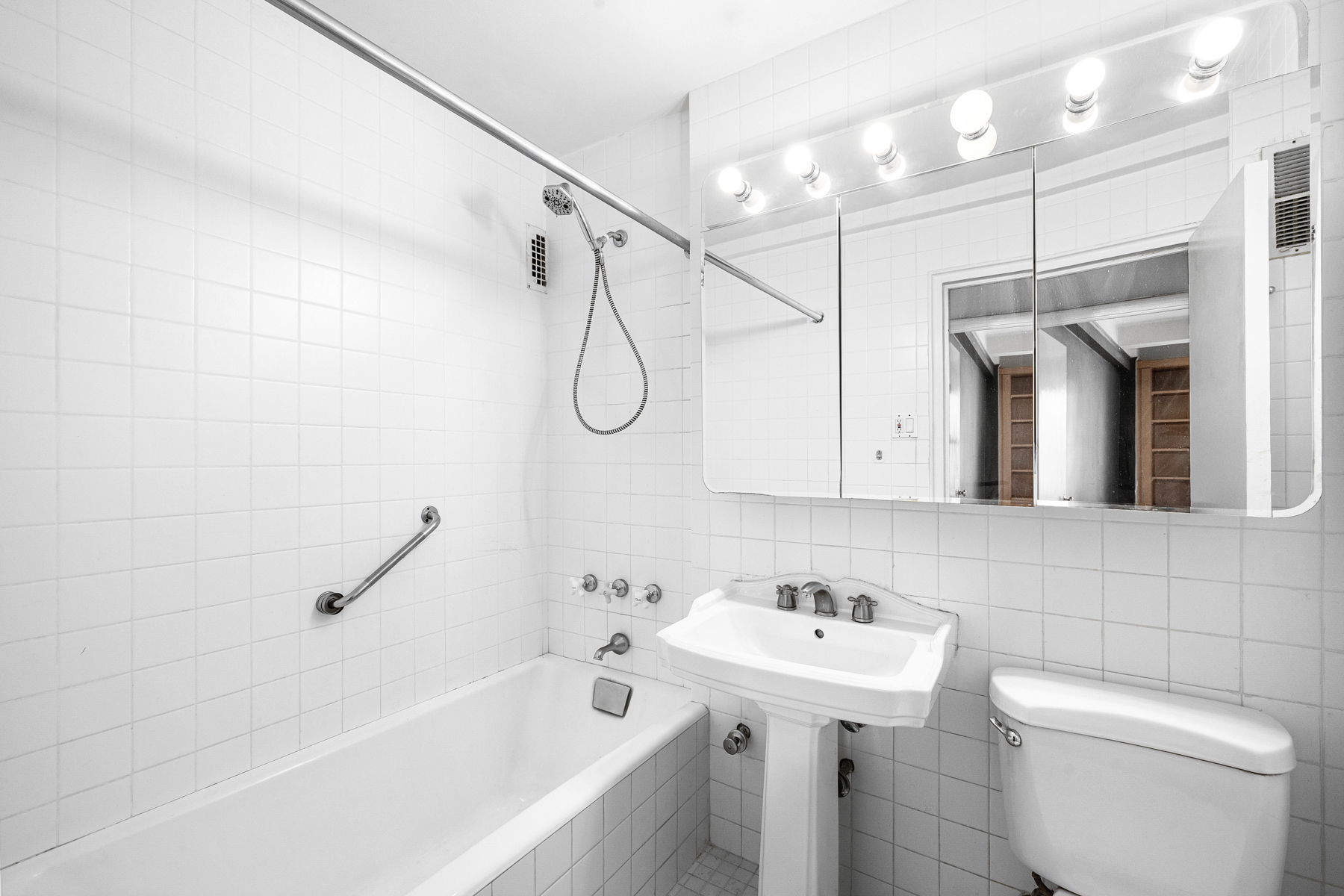 123 E 37th Street 10E