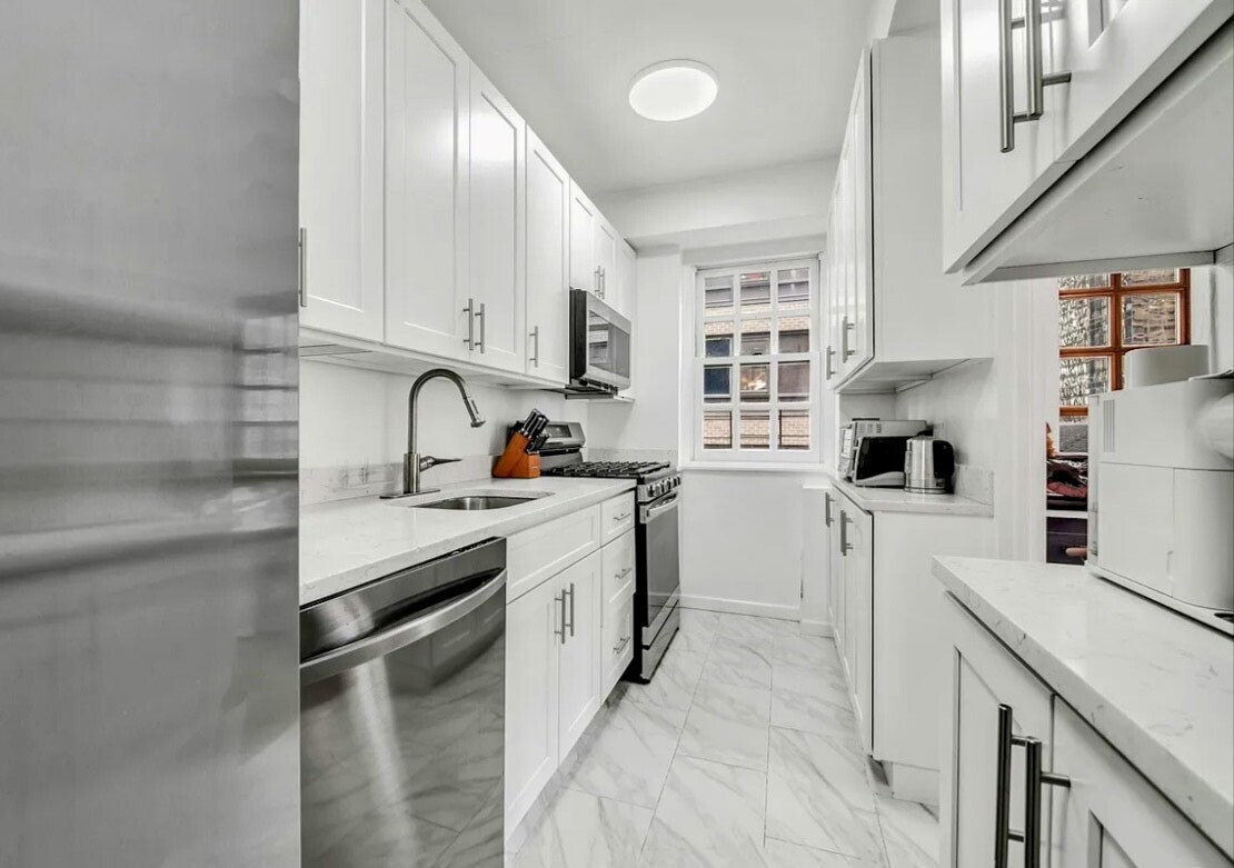 321 E 48th Street PHBC