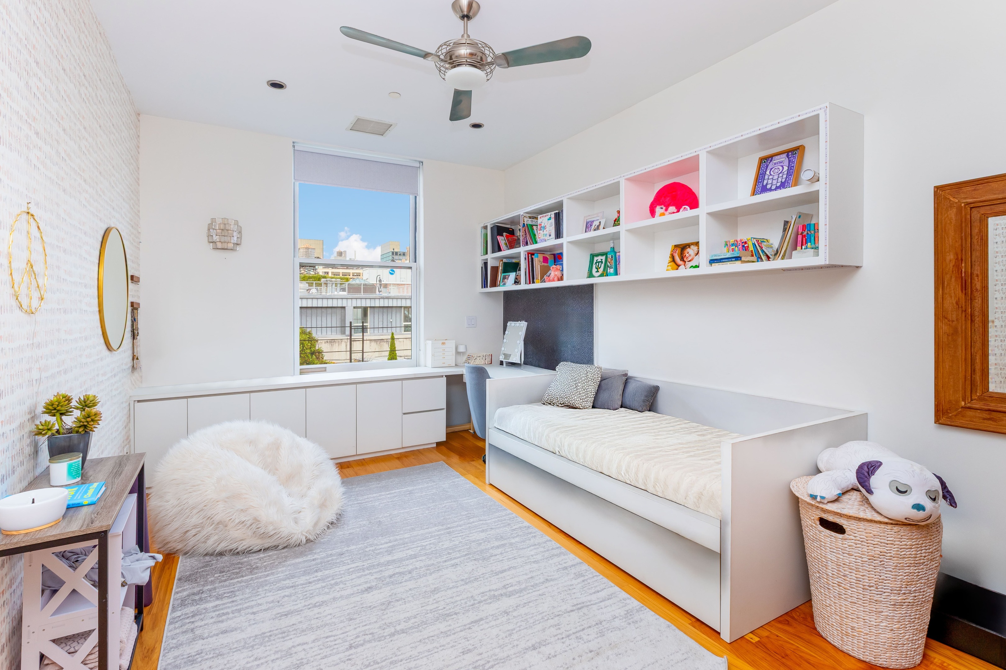 161 Hudson Street 8A