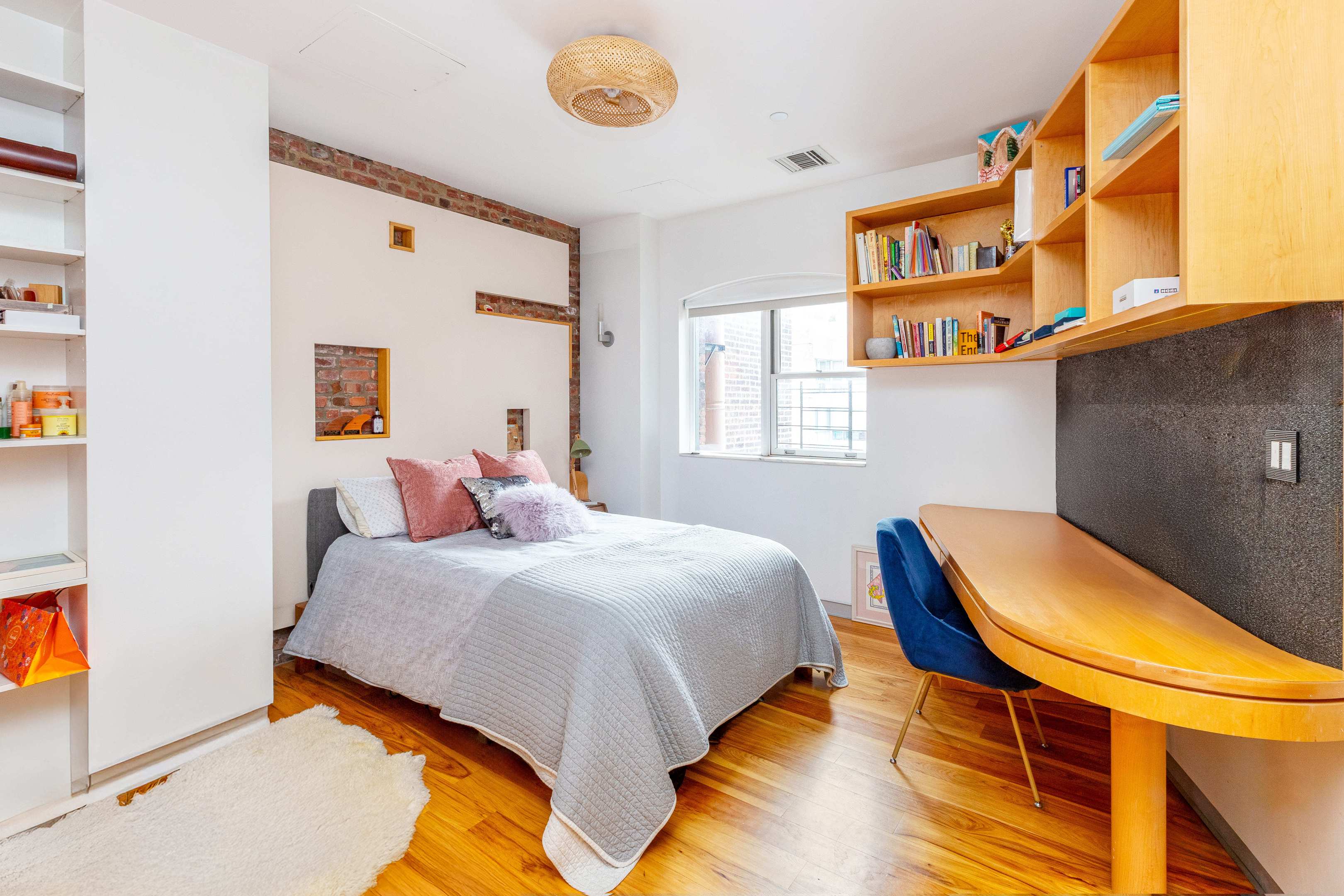 161 Hudson Street 8A