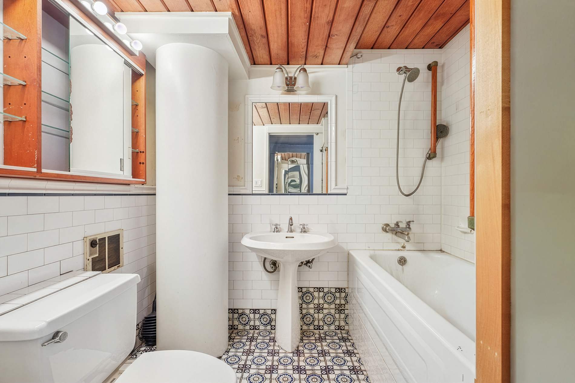 30 E 10th Street 2S