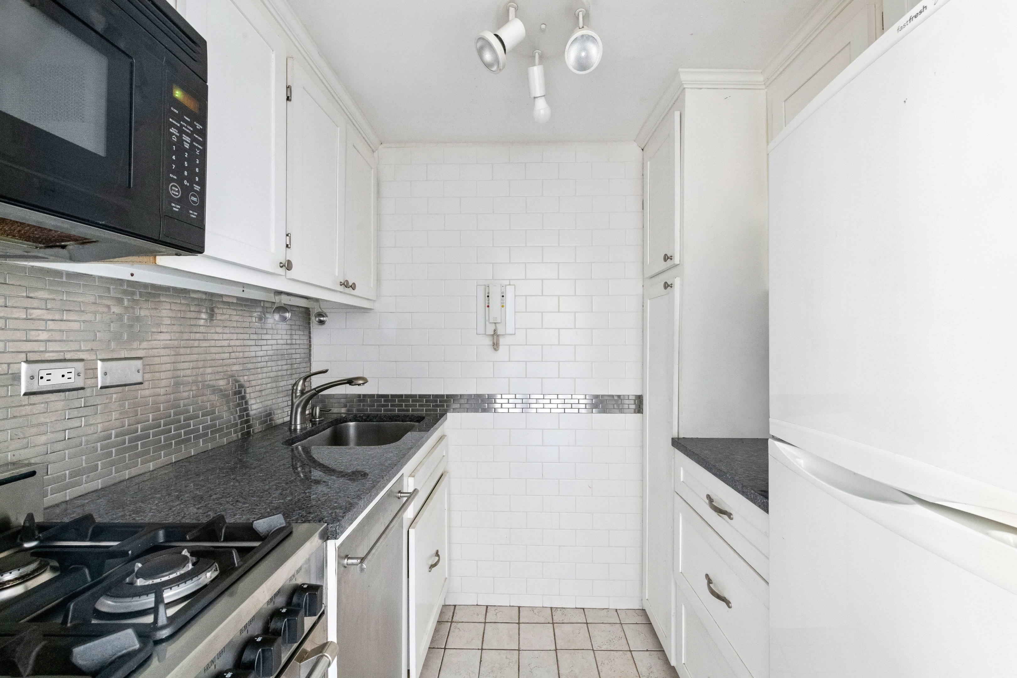 10 W 15th Street 2115