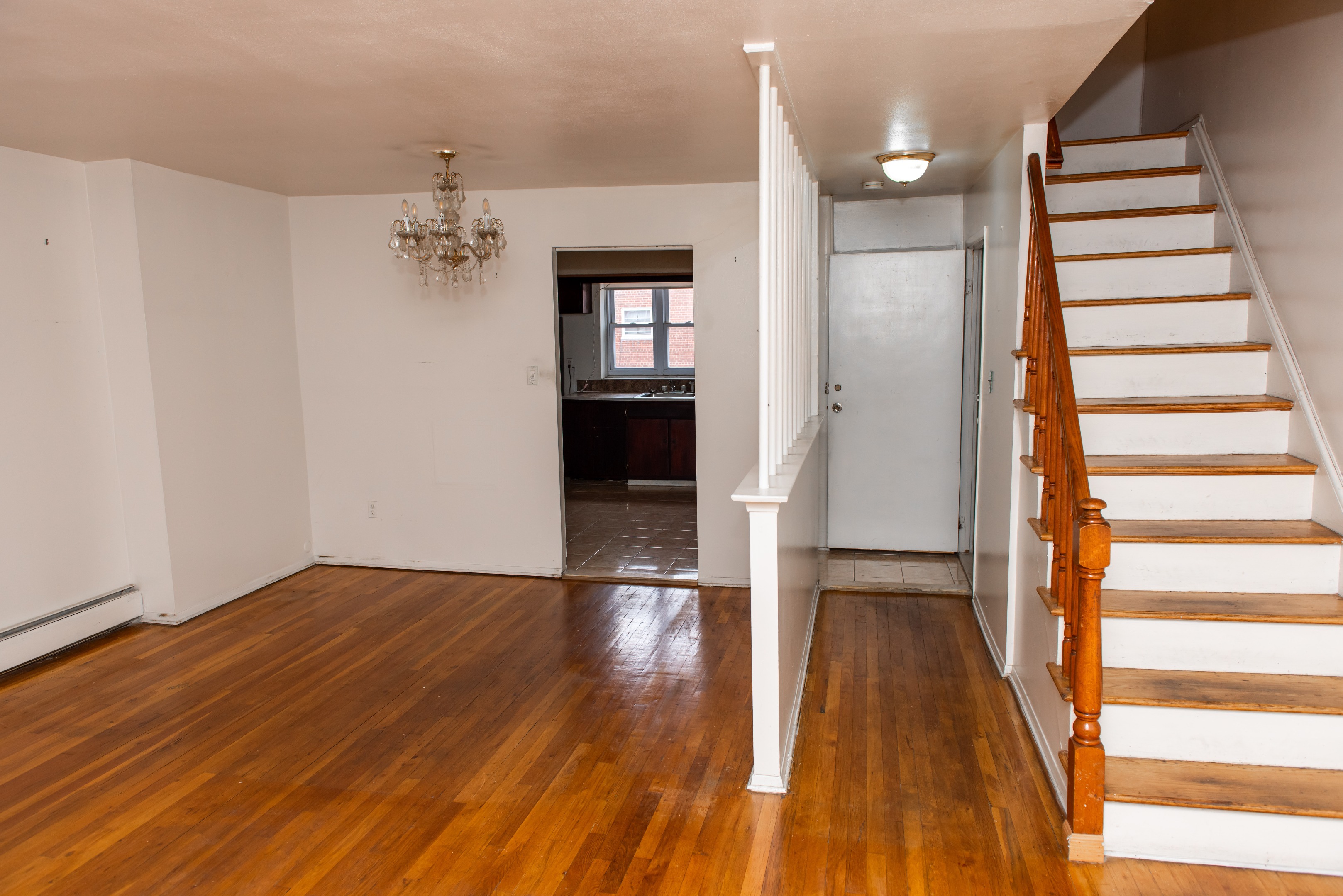 995 Warwick Street 1