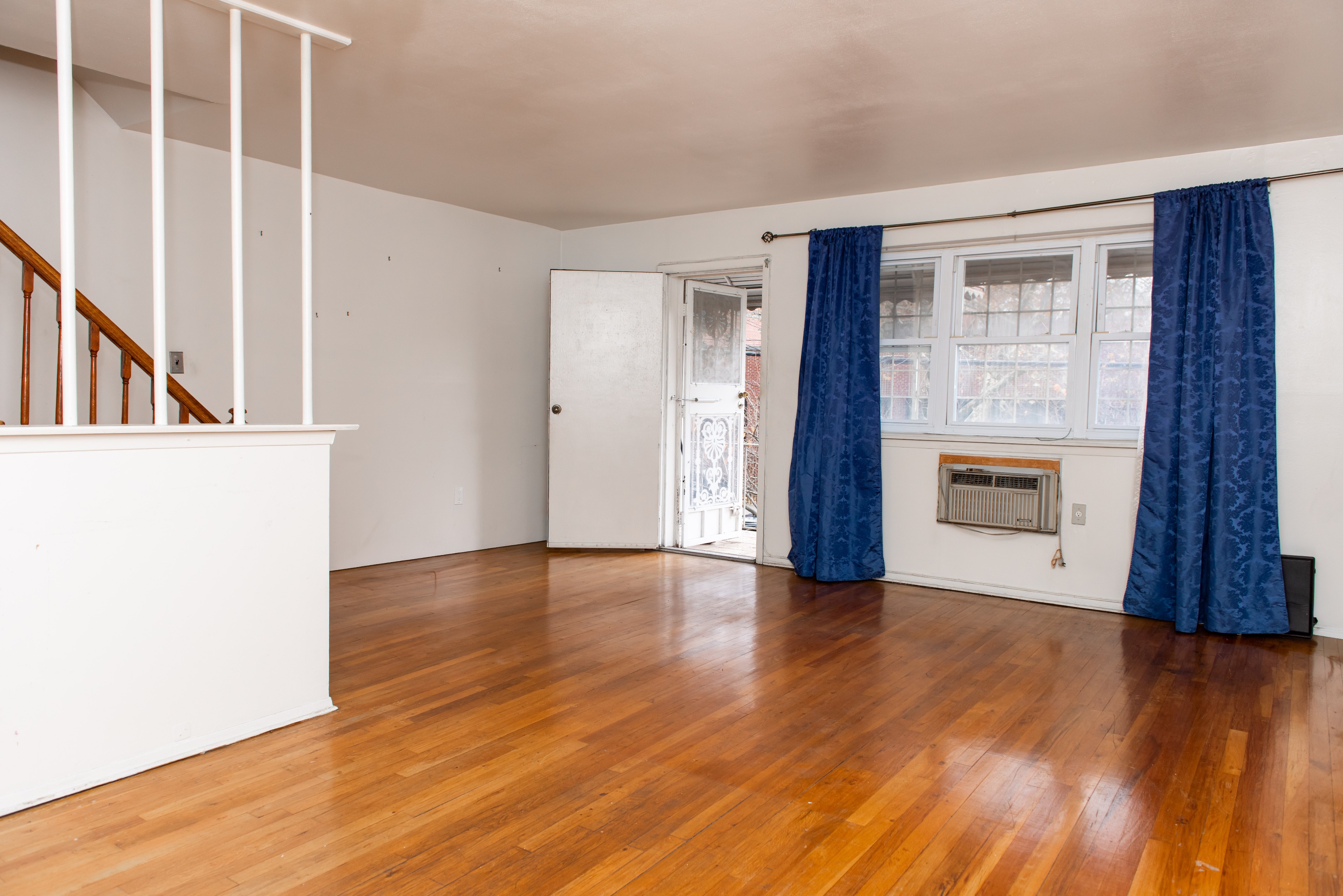 995 Warwick Street 1