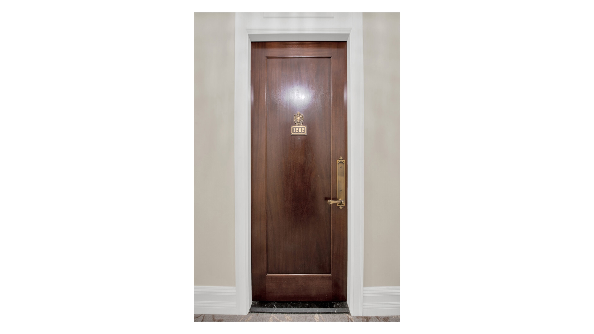 1 CENTRAL Park S 1202