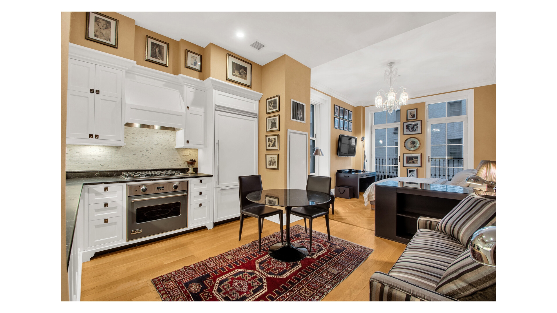 1 CENTRAL Park S 1202