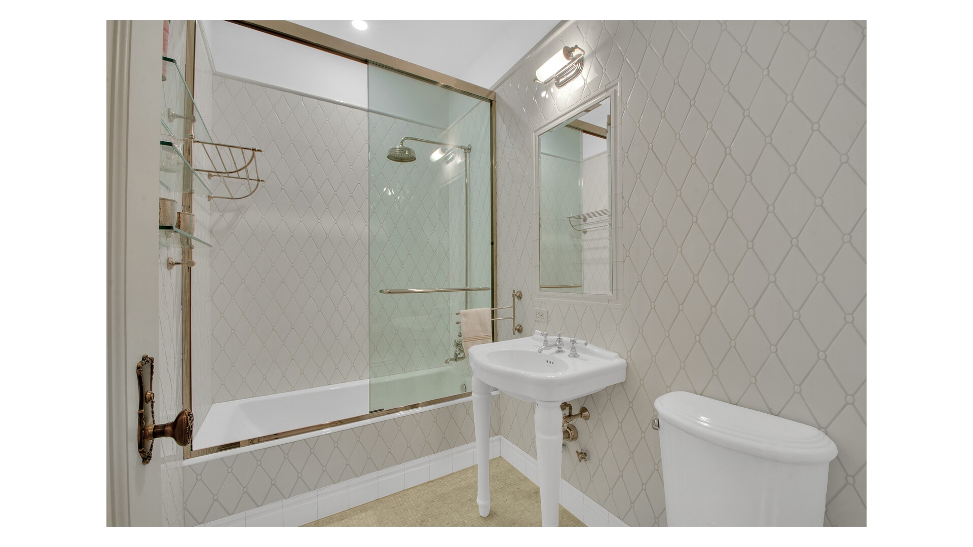 1 CENTRAL Park S 1202