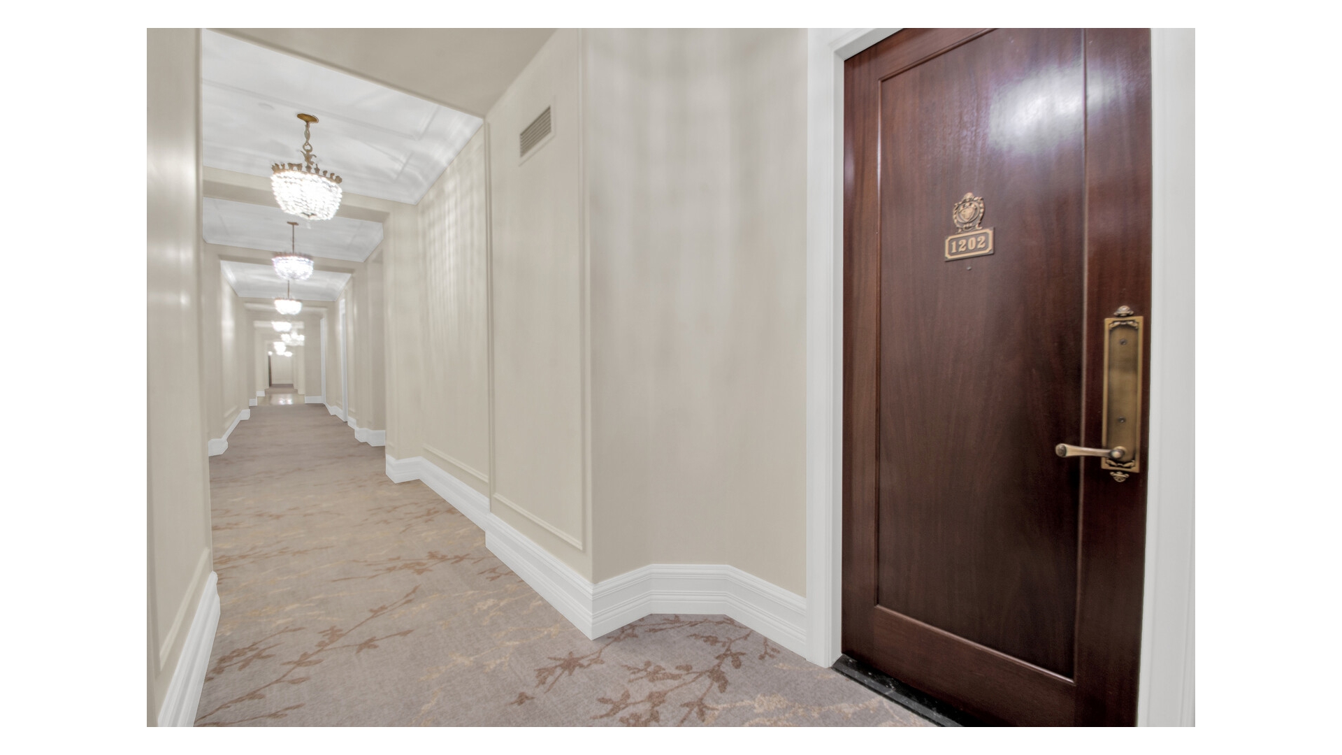 1 CENTRAL Park S 1202