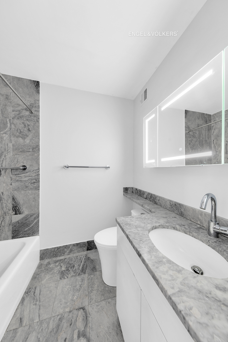 350 E 72nd Street 9B