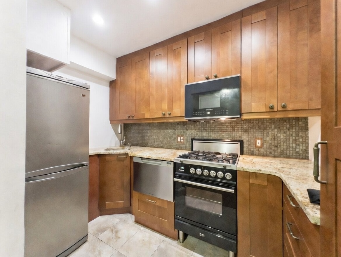 3535 Kings College Place 1E