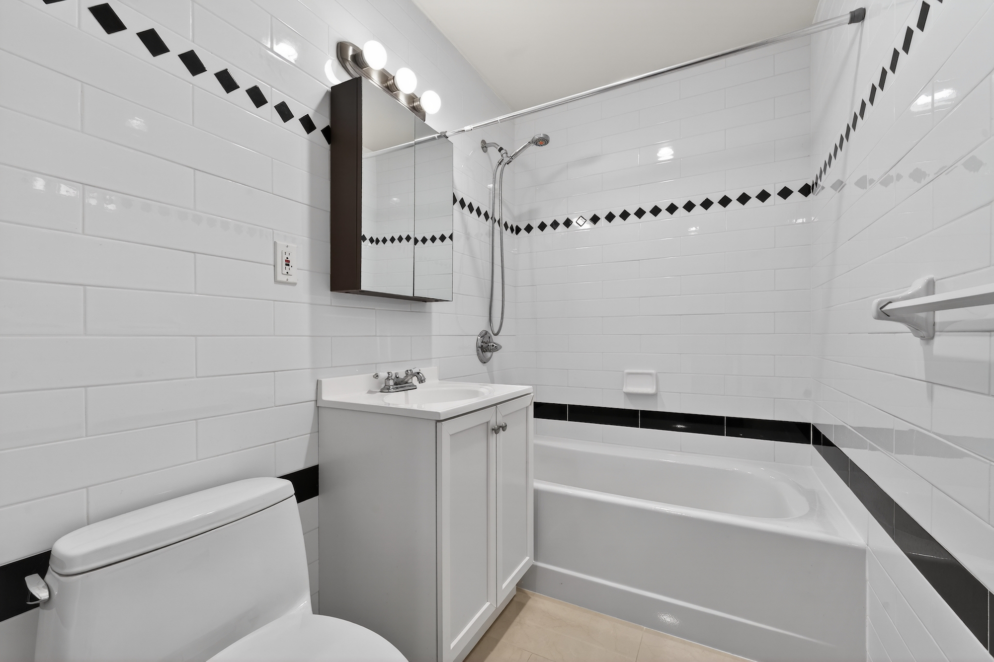 149-06 Northern Boulevard 501