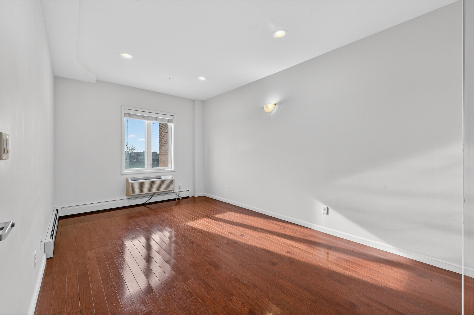 149-06 Northern Boulevard 501