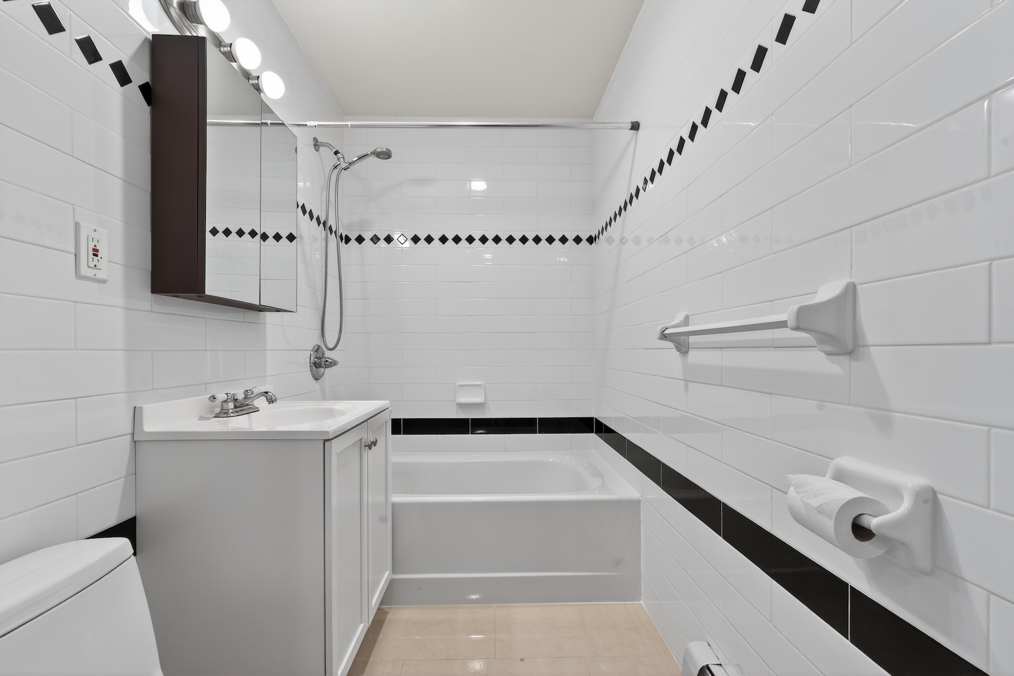 149-06 Northern Boulevard 501