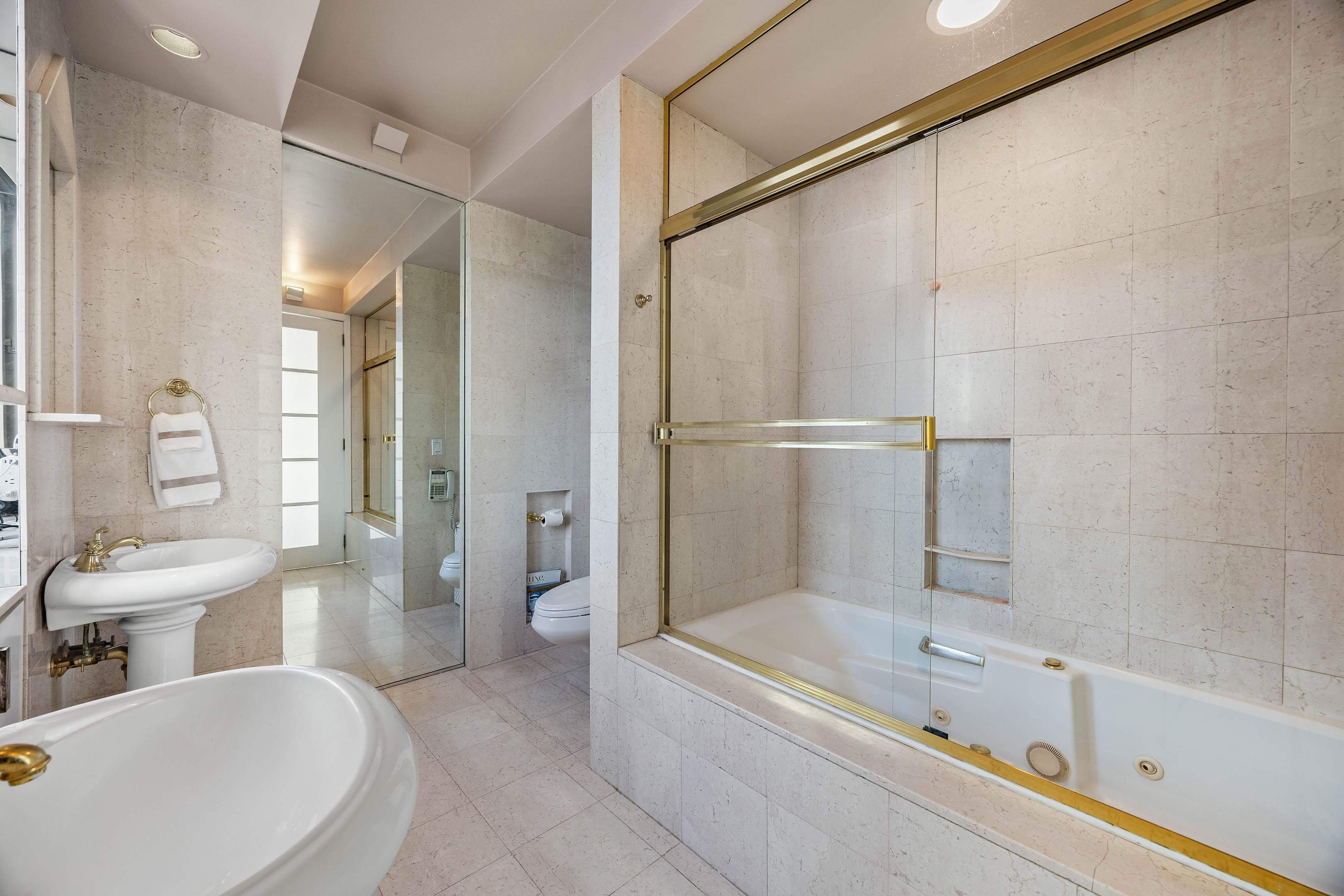 524 E 72nd Street 32C