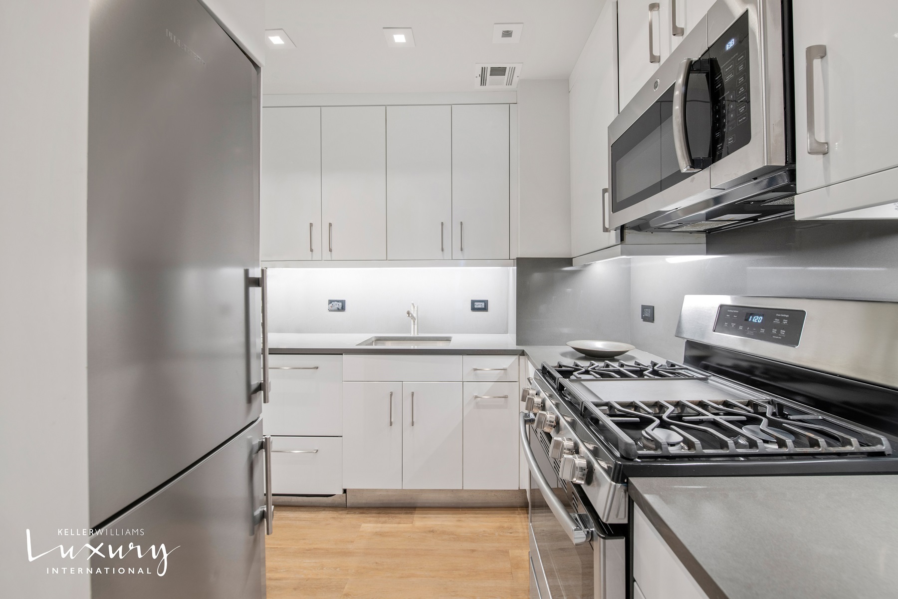 721 Fifth Avenue 37A