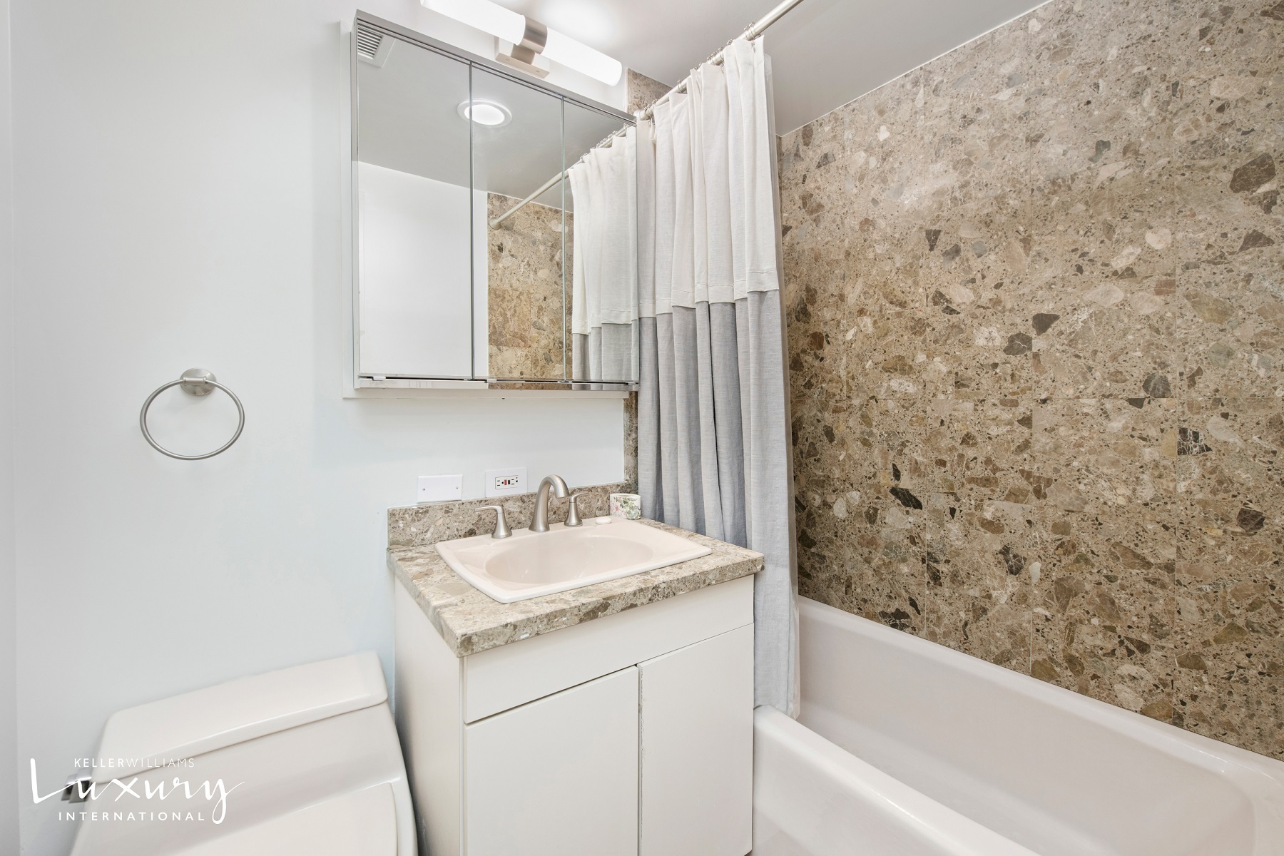 721 Fifth Avenue 37A