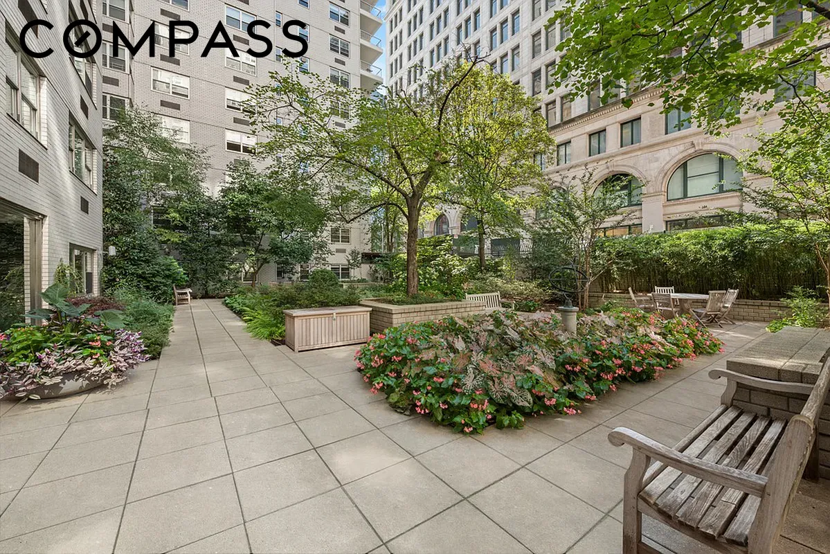 70 E 10th Street 4V