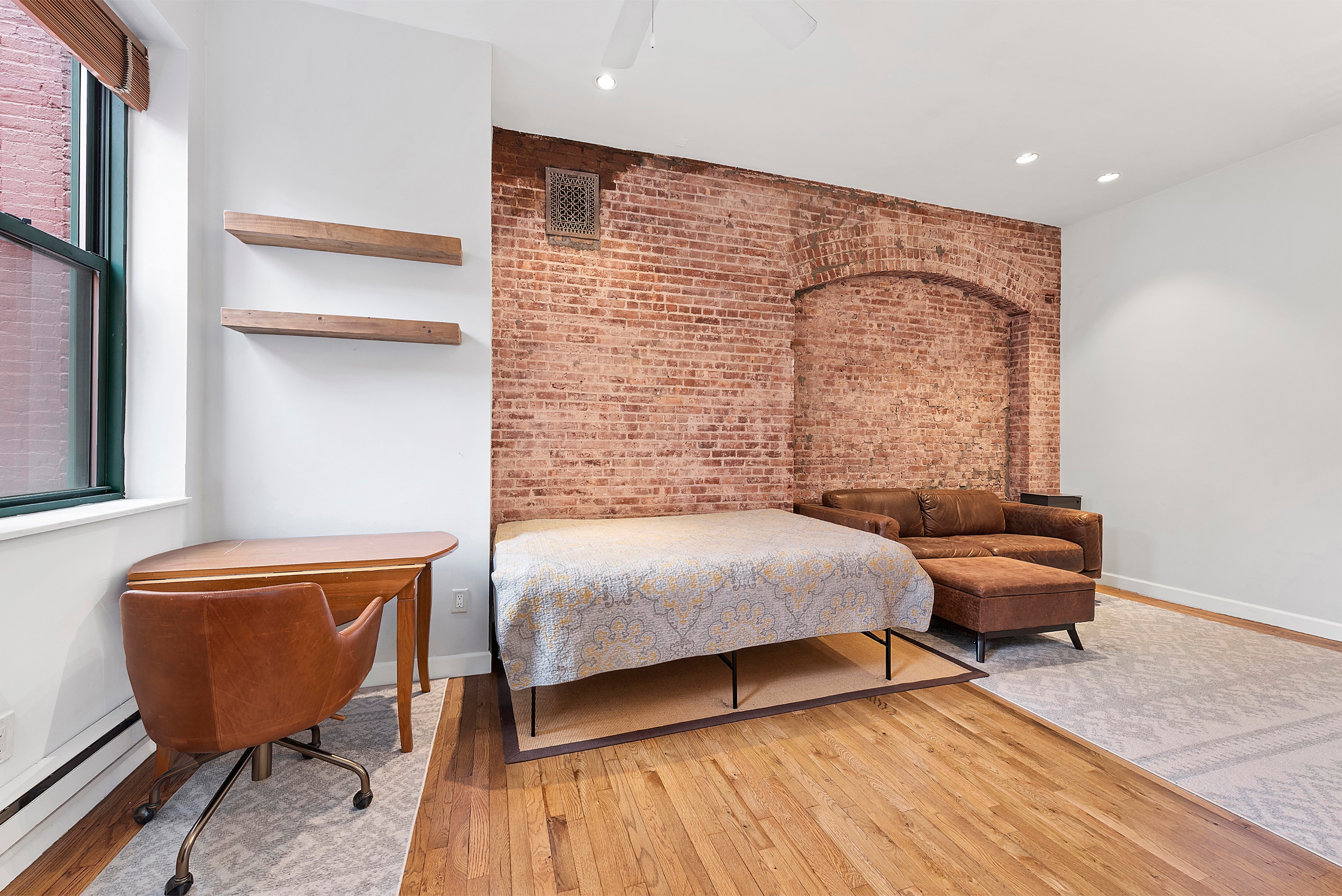 23 Waverly Place 5B