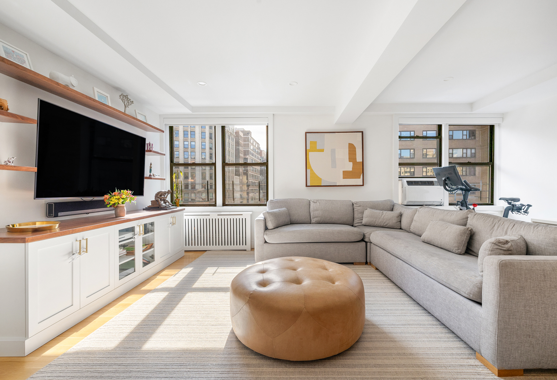 60 E 9th Street 607