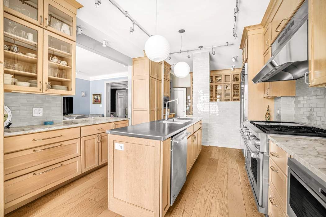 45 E 82nd Street 10E