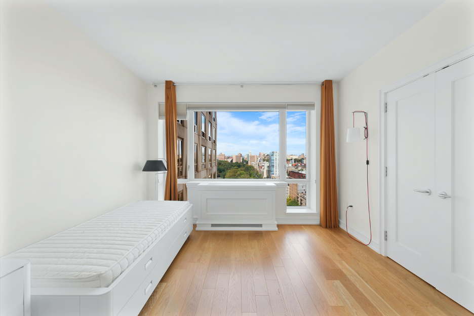 1280 Fifth Avenue 18F