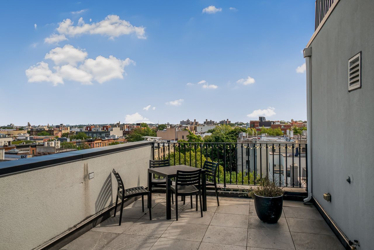 679 Franklin Avenue 202