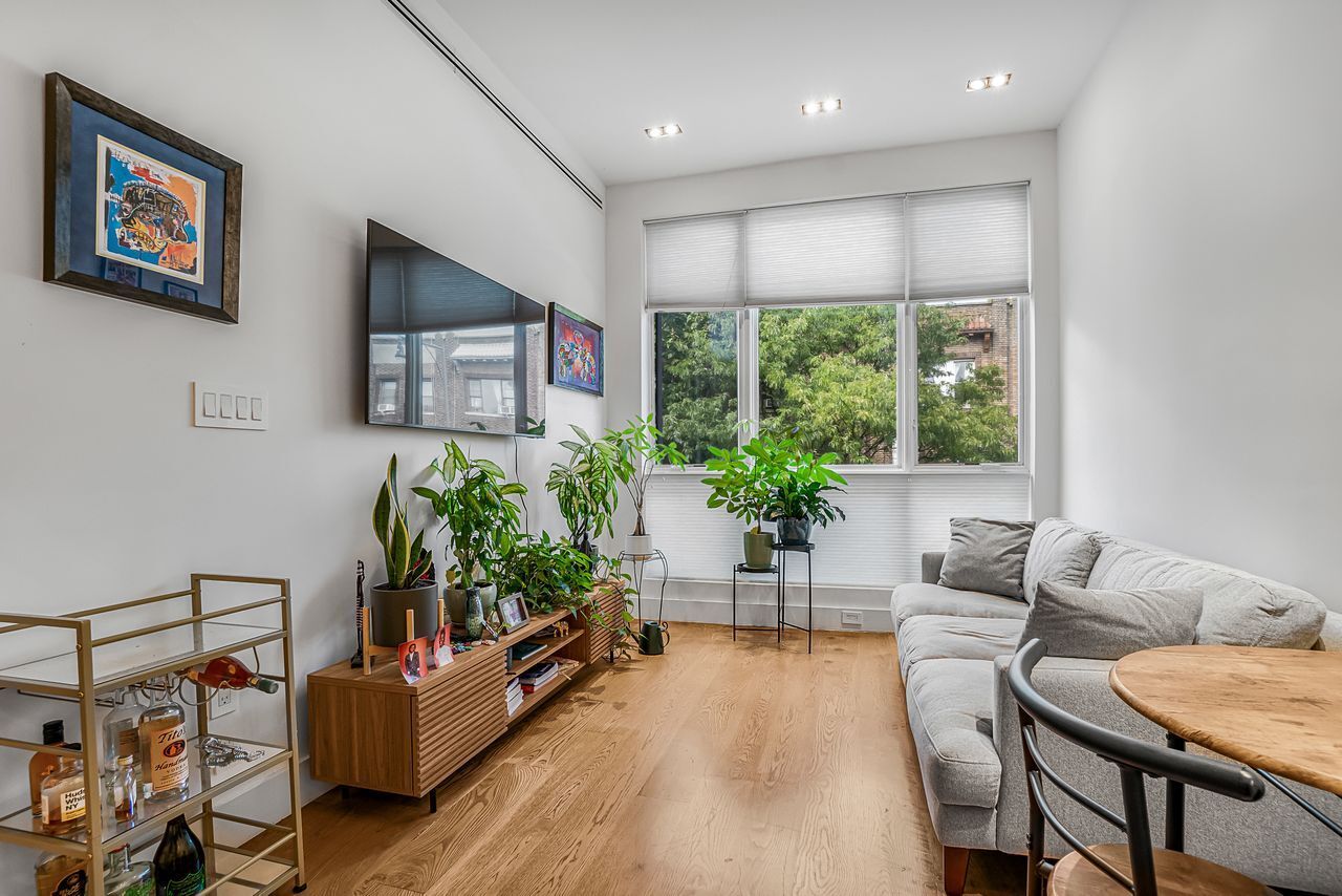 679 Franklin Avenue 202