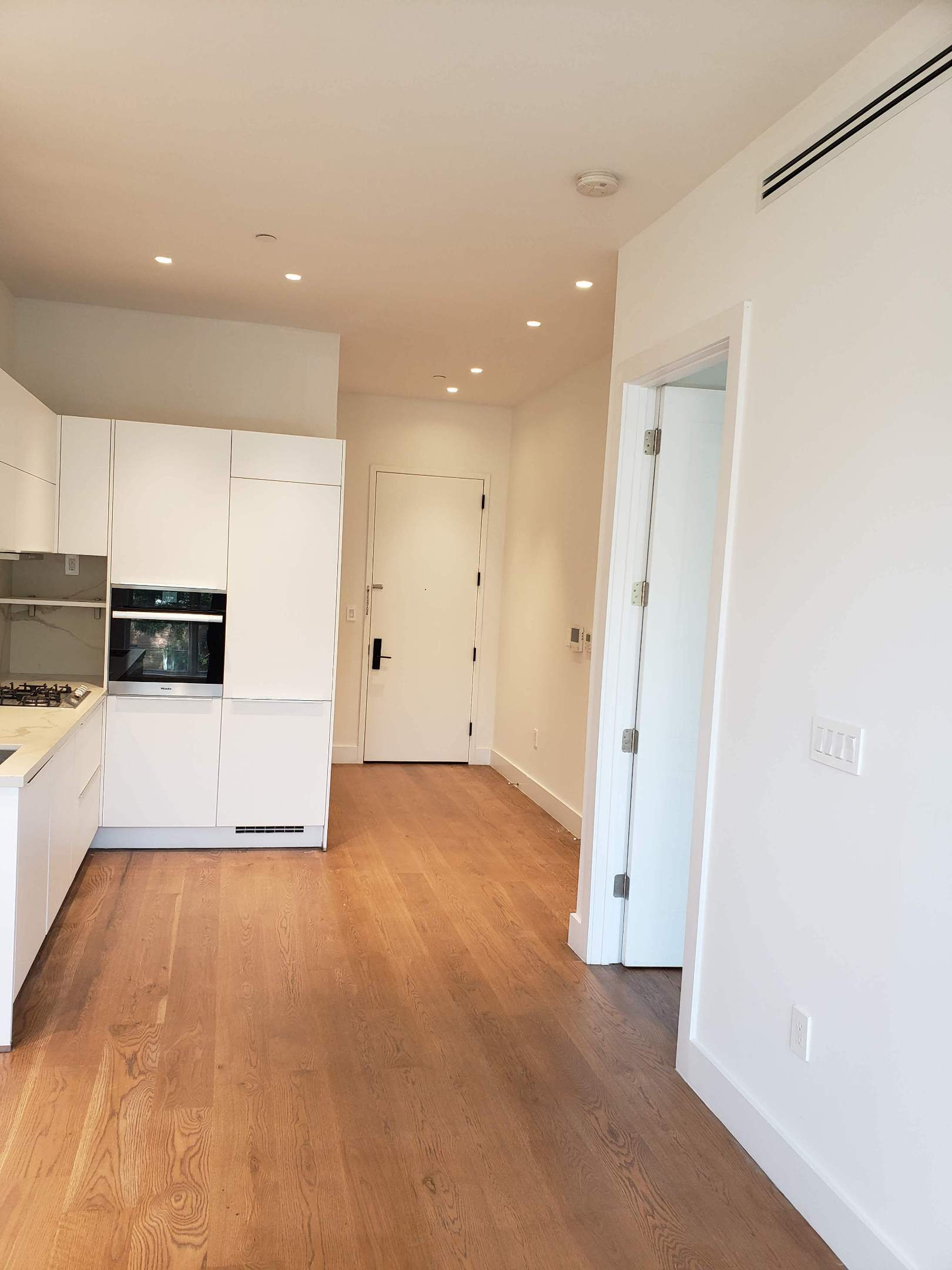 679 Franklin Avenue 202