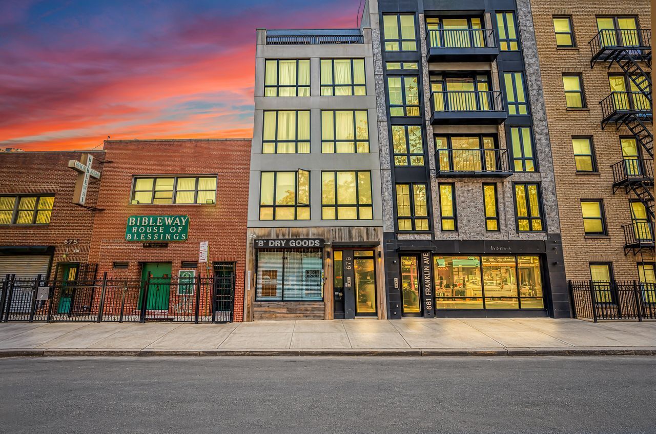 679 Franklin Avenue 202