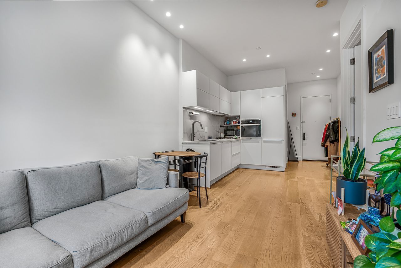 679 Franklin Avenue 202