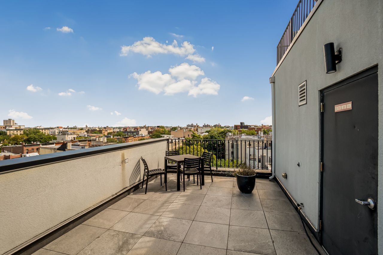 679 Franklin Avenue 202