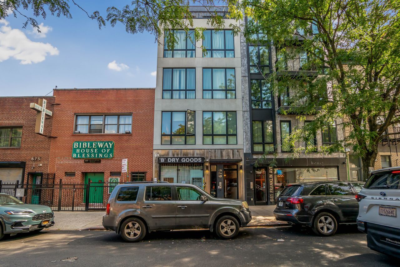 679 Franklin Avenue 202