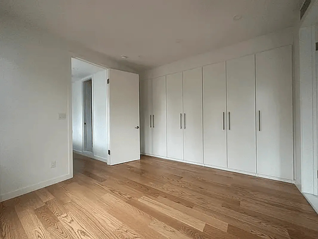 274 W 12th Street 4