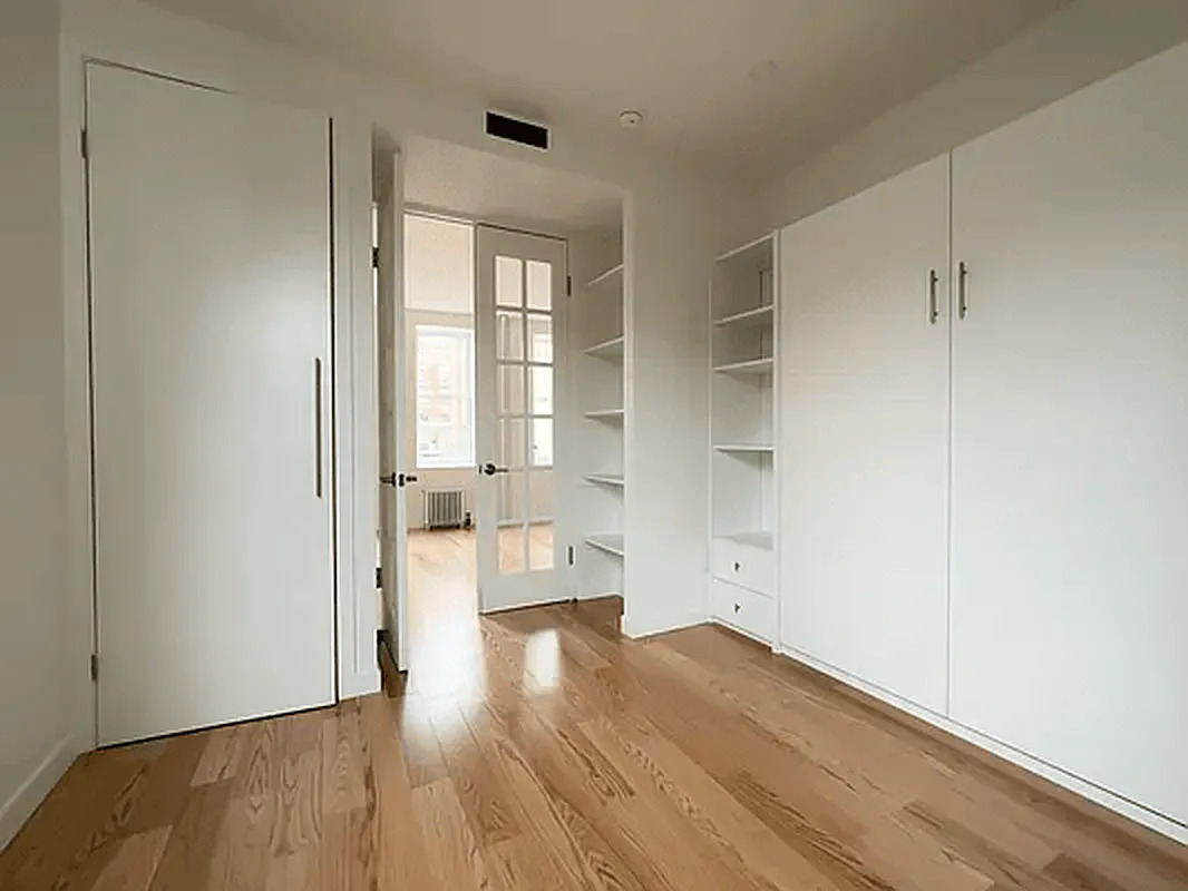 274 W 12th Street 4