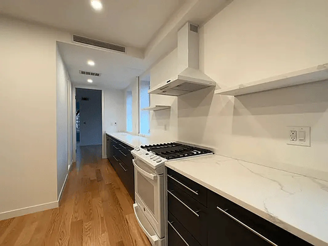 274 W 12th Street 4
