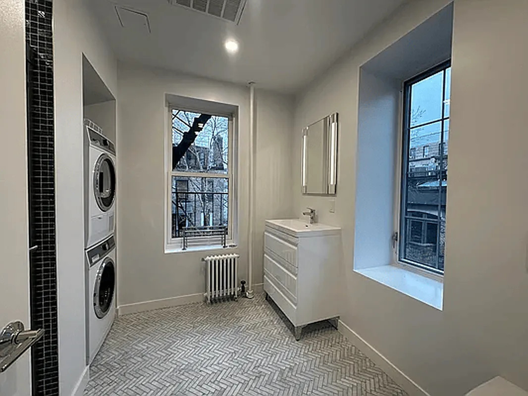 274 W 12th Street 4