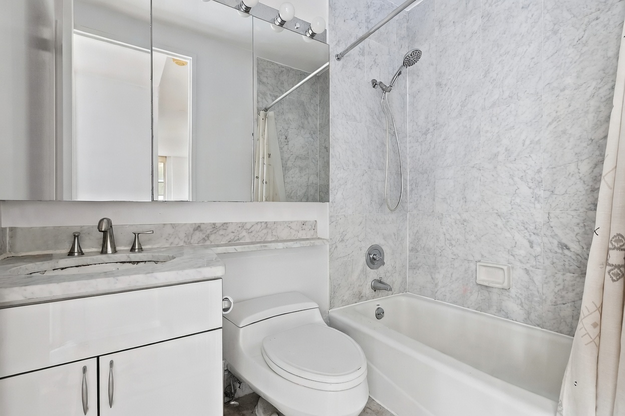 235 E 40th Street 23D