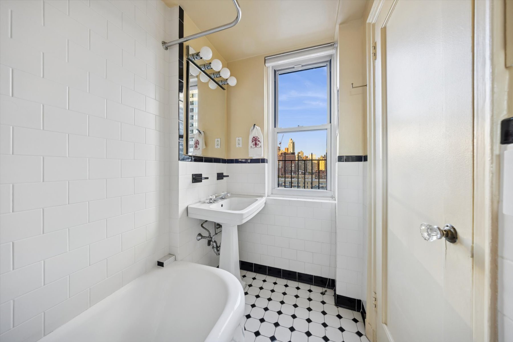 225 E 73rd Street 11D