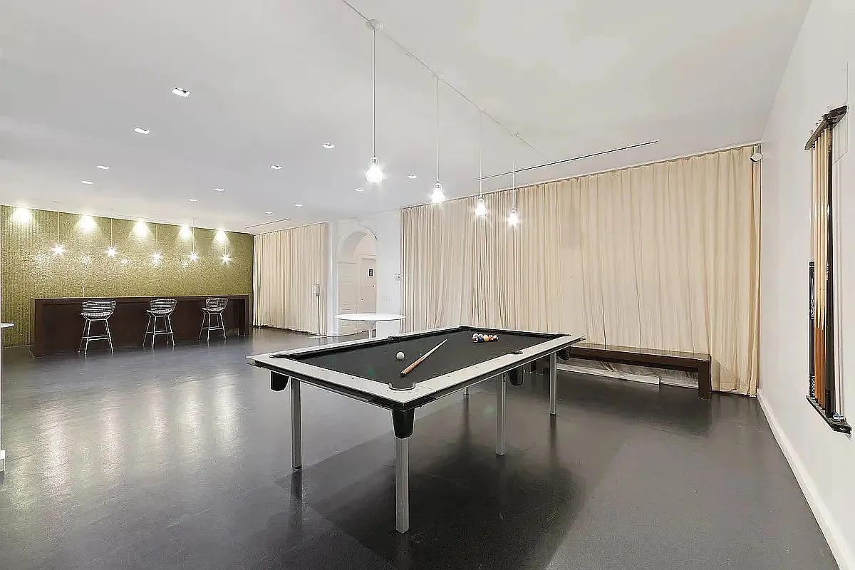 56 Pine Street 8A