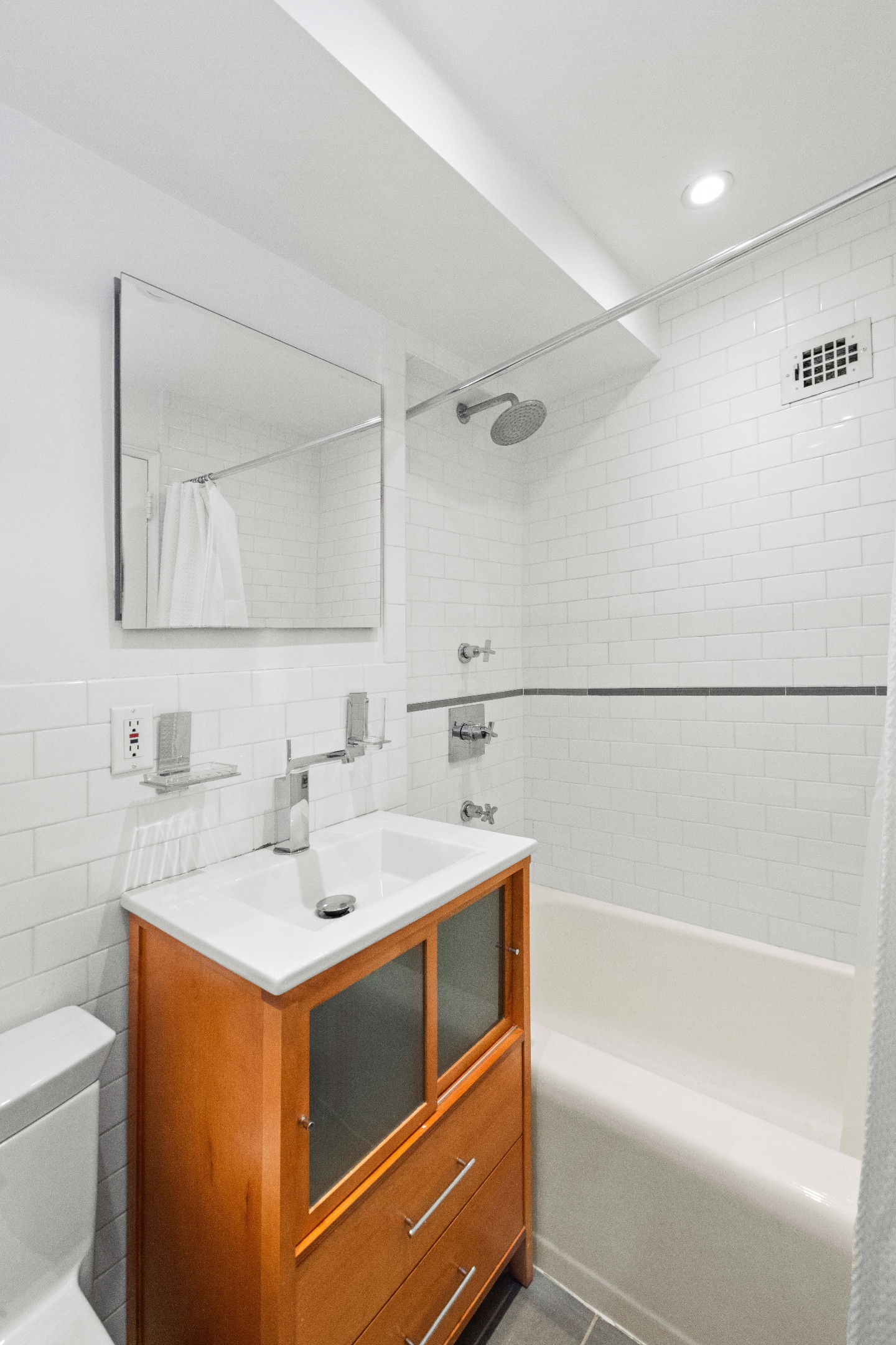 69 W 9th Street 8H