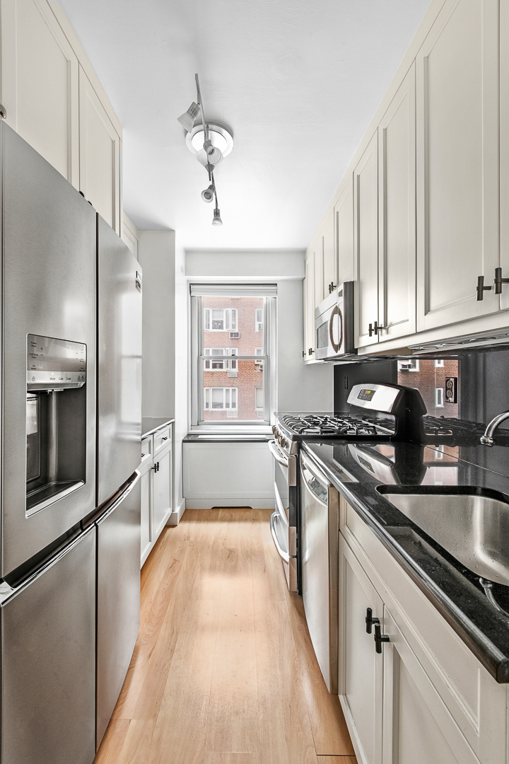 75 E End Avenue 5D