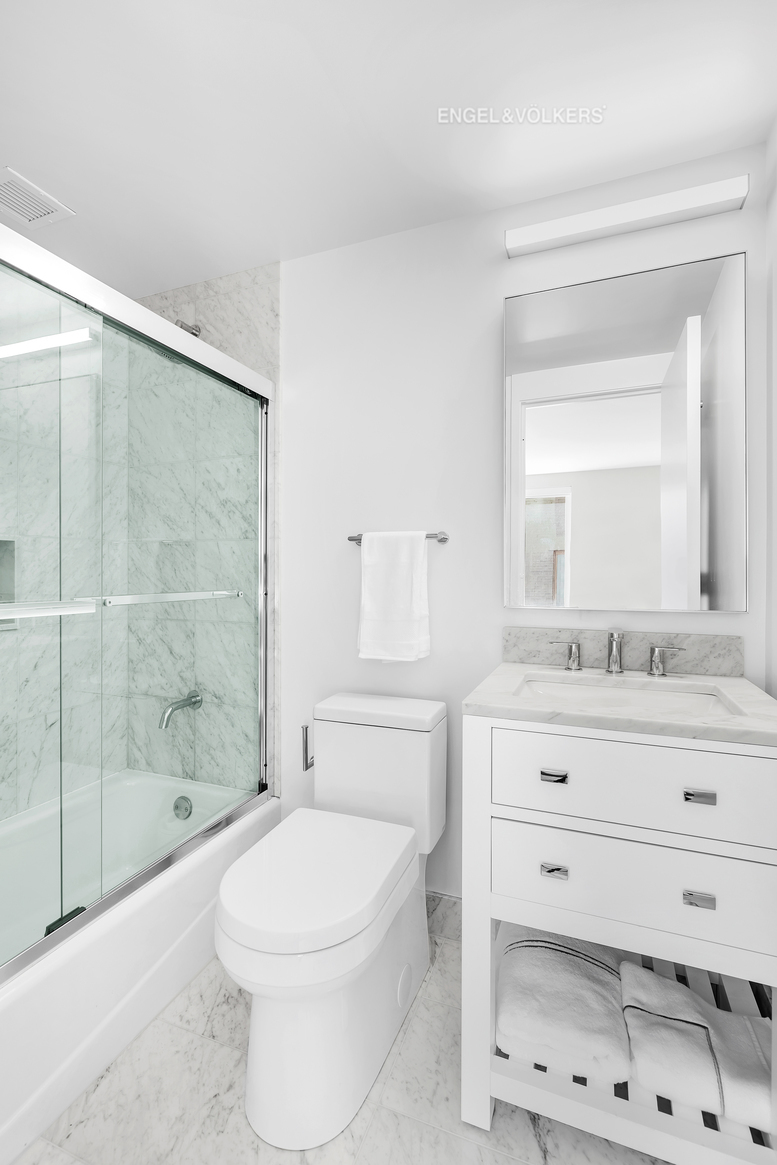 106 Central Park S 16A