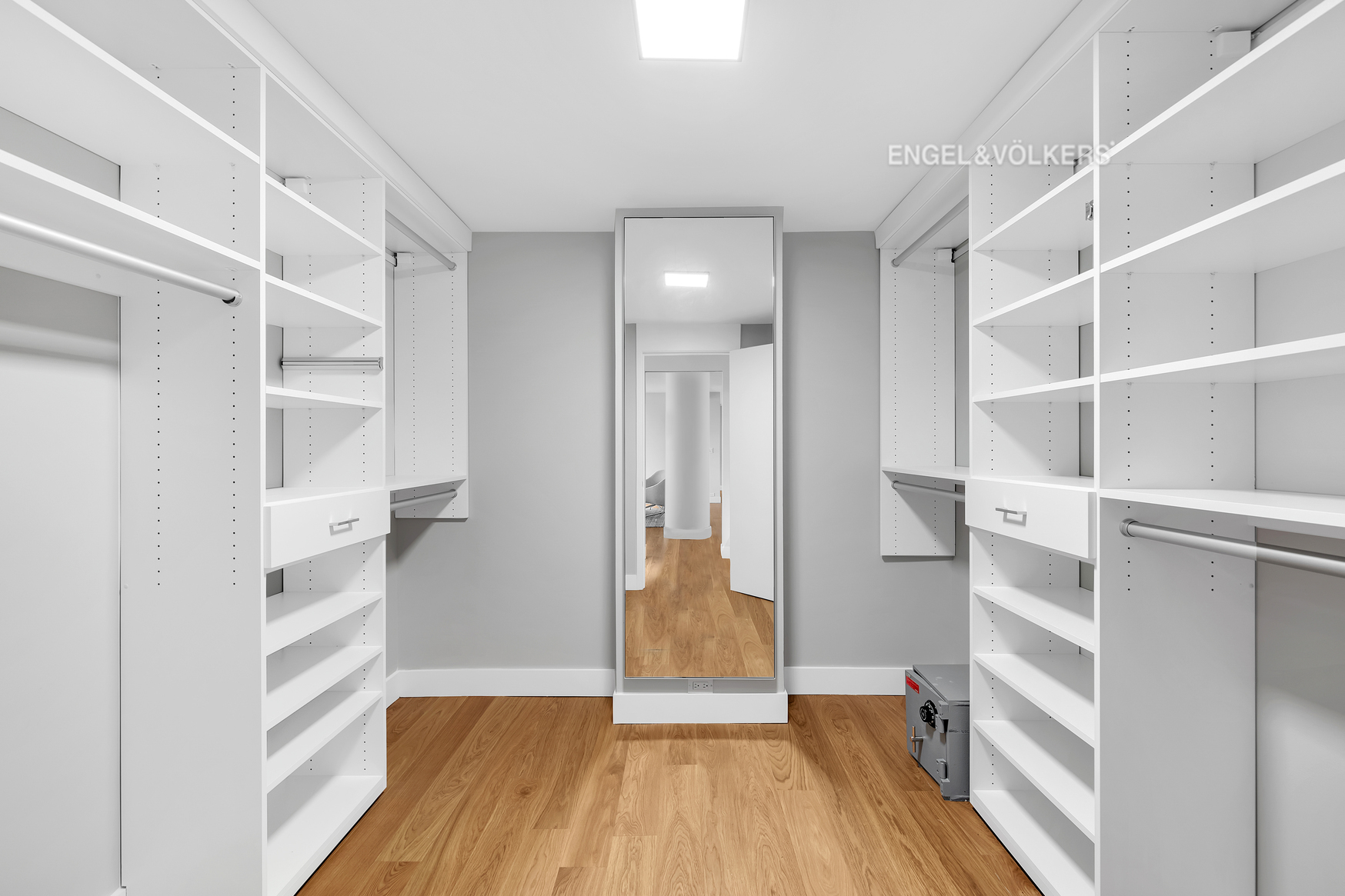 106 Central Park S 16A