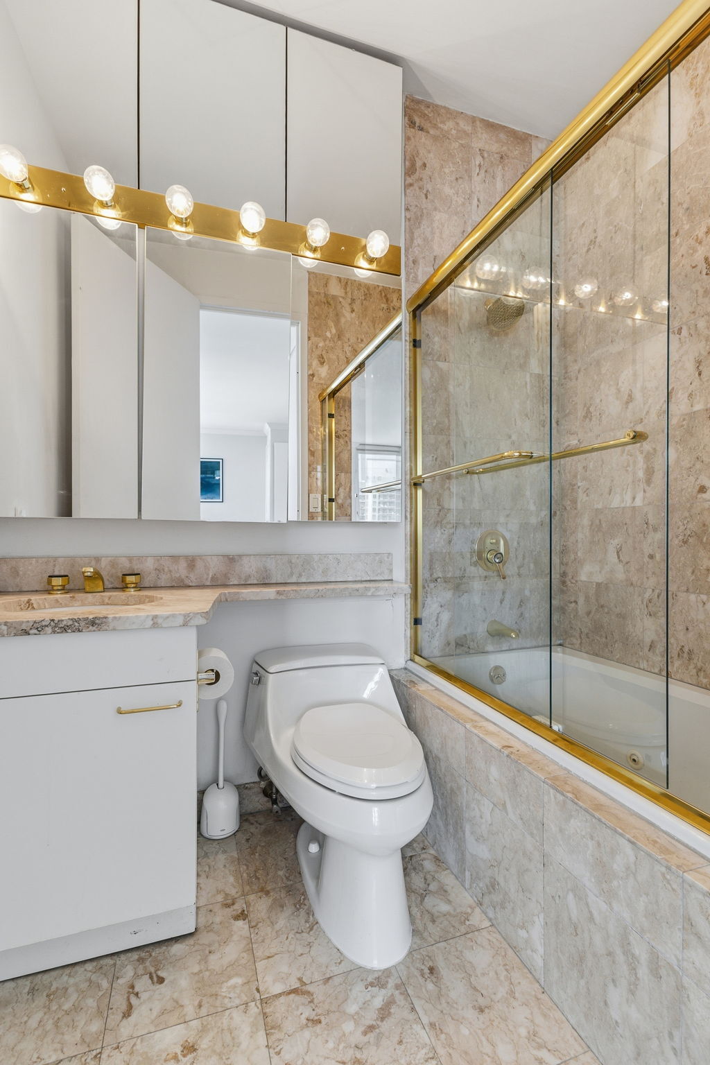 524 E 72nd Street 33CDE