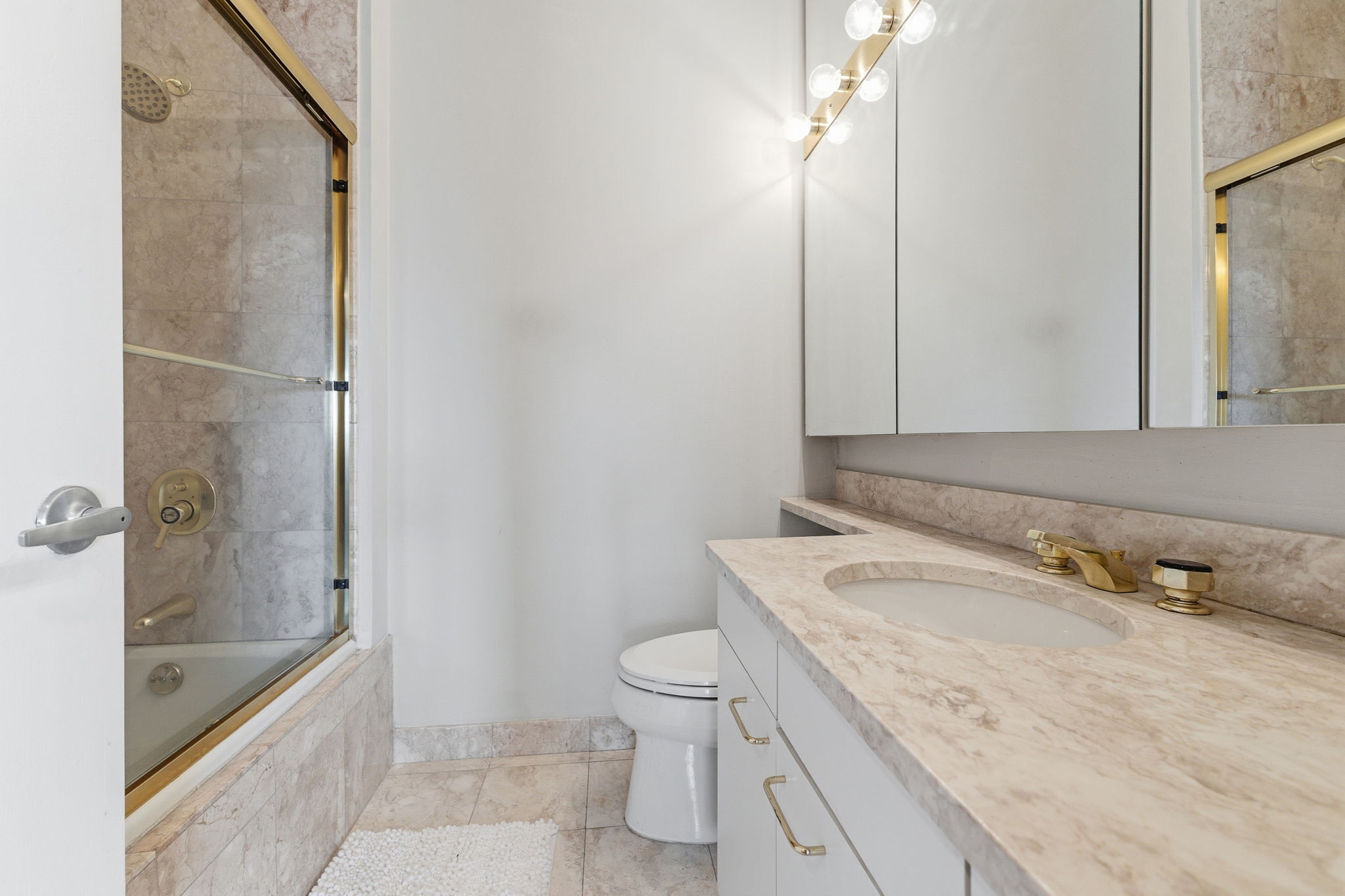 524 E 72nd Street 33CDE